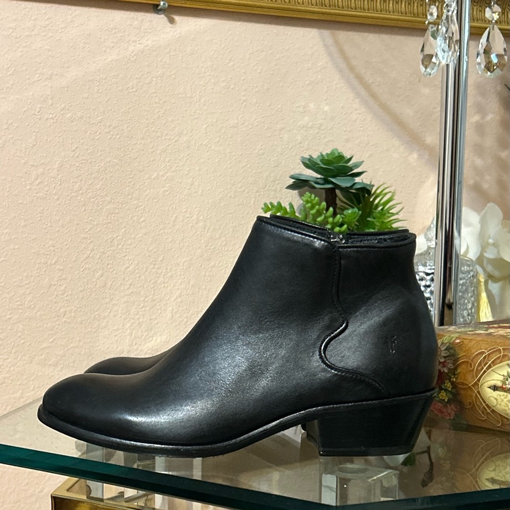New Frye Carson Black Leather Ankle Boots Size 8